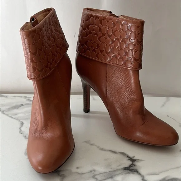 Coach- Mackenna CC logo ankle boot - Picture 3 of 16